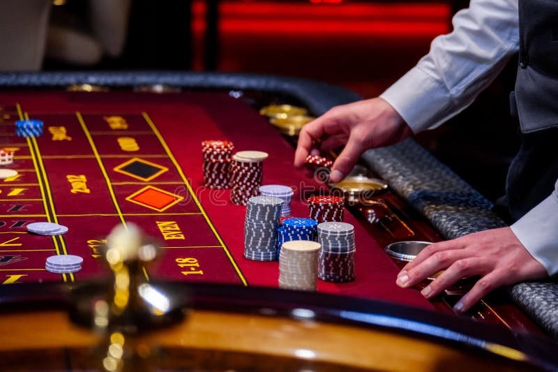 Tampilan antarmuka seluler Baccarat botak 123 dengan tombol taruhan dan kartu yang jelas